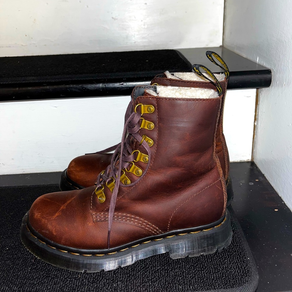 1460 Pascal Dr Martens